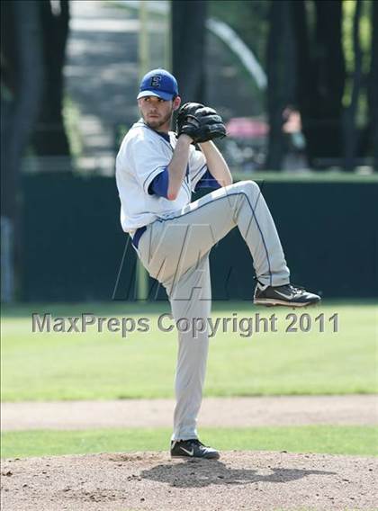 Thumbnail 1 in East Hampton vs. Windsor Locks (CIAC Class S Semifinal) photogallery.