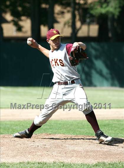 Thumbnail 2 in East Hampton vs. Windsor Locks (CIAC Class S Semifinal) photogallery.