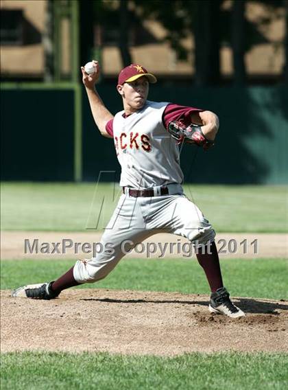 Thumbnail 1 in East Hampton vs. Windsor Locks (CIAC Class S Semifinal) photogallery.