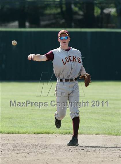 Thumbnail 1 in East Hampton vs. Windsor Locks (CIAC Class S Semifinal) photogallery.