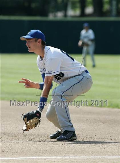 Thumbnail 2 in East Hampton vs. Windsor Locks (CIAC Class S Semifinal) photogallery.