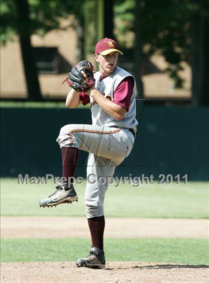 Thumbnail 1 in East Hampton vs. Windsor Locks (CIAC Class S Semifinal) photogallery.