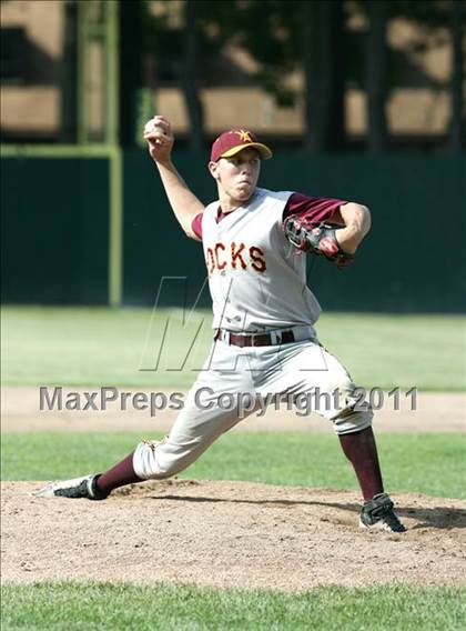Thumbnail 2 in East Hampton vs. Windsor Locks (CIAC Class S Semifinal) photogallery.