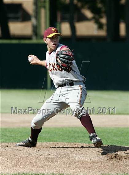 Thumbnail 3 in East Hampton vs. Windsor Locks (CIAC Class S Semifinal) photogallery.