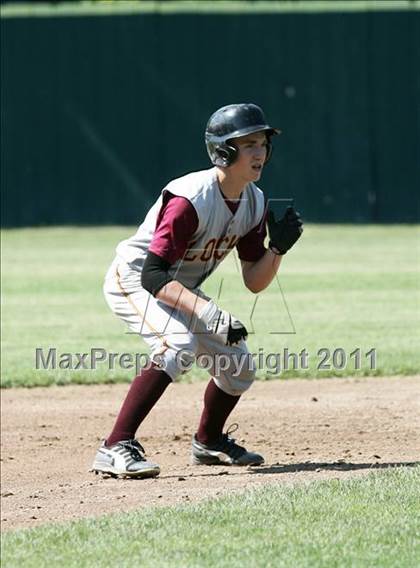Thumbnail 2 in East Hampton vs. Windsor Locks (CIAC Class S Semifinal) photogallery.