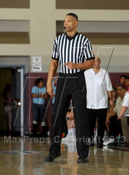 Thumbnail 2 in De La Salle vs. Columbia Christian (MaxPreps Holiday Classic) photogallery.
