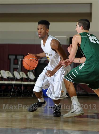 Thumbnail 2 in De La Salle vs. Columbia Christian (MaxPreps Holiday Classic) photogallery.