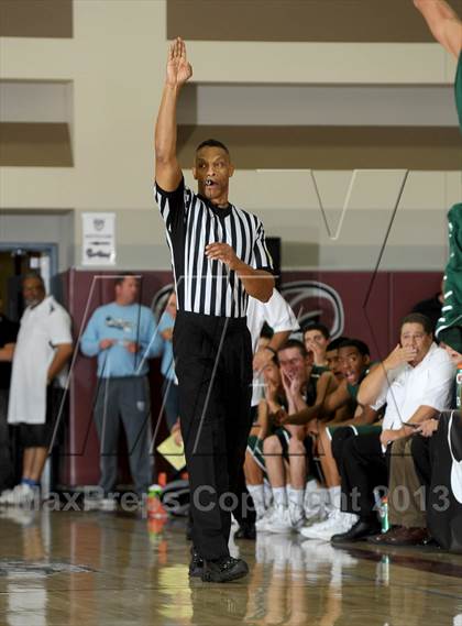 Thumbnail 3 in De La Salle vs. Columbia Christian (MaxPreps Holiday Classic) photogallery.