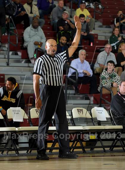 Thumbnail 1 in De La Salle vs. Columbia Christian (MaxPreps Holiday Classic) photogallery.