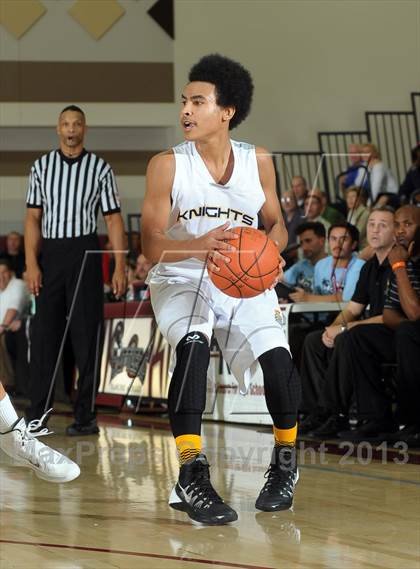 Thumbnail 1 in De La Salle vs. Columbia Christian (MaxPreps Holiday Classic) photogallery.