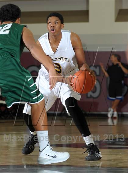 Thumbnail 1 in De La Salle vs. Columbia Christian (MaxPreps Holiday Classic) photogallery.