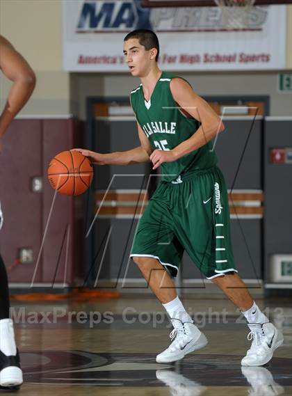 Thumbnail 2 in De La Salle vs. Columbia Christian (MaxPreps Holiday Classic) photogallery.