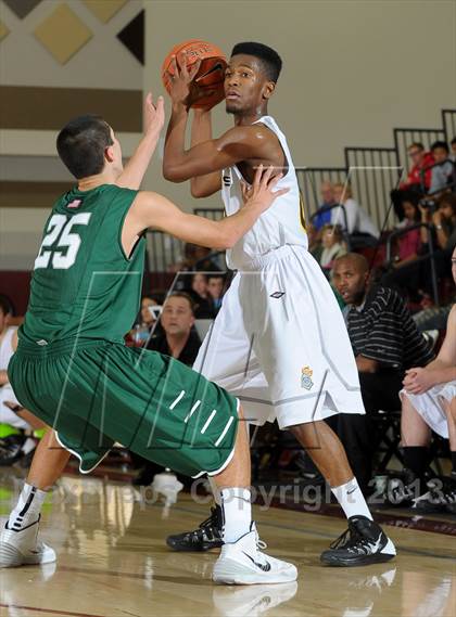 Thumbnail 3 in De La Salle vs. Columbia Christian (MaxPreps Holiday Classic) photogallery.