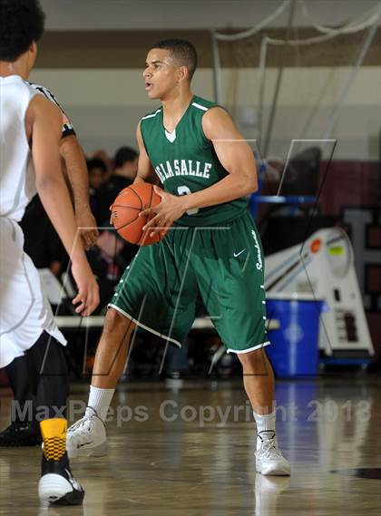 Thumbnail 1 in De La Salle vs. Columbia Christian (MaxPreps Holiday Classic) photogallery.