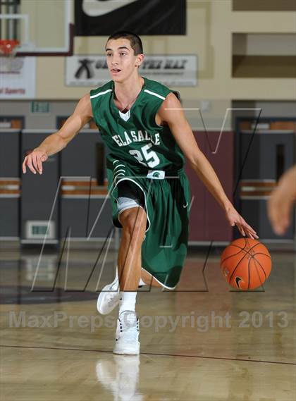 Thumbnail 1 in De La Salle vs. Columbia Christian (MaxPreps Holiday Classic) photogallery.