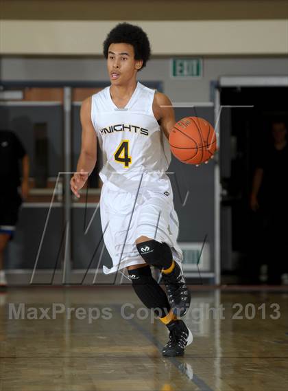 Thumbnail 2 in De La Salle vs. Columbia Christian (MaxPreps Holiday Classic) photogallery.