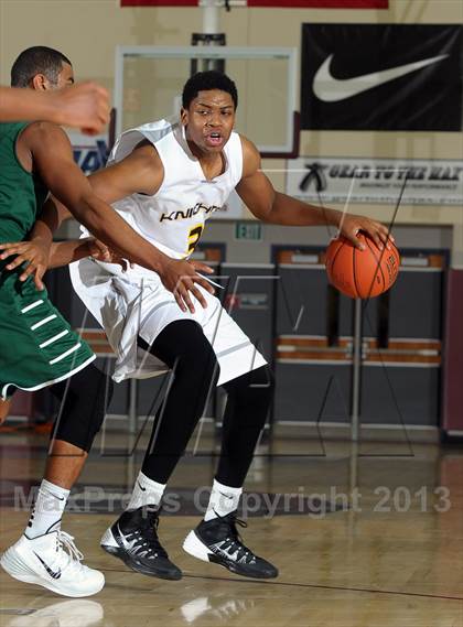 Thumbnail 2 in De La Salle vs. Columbia Christian (MaxPreps Holiday Classic) photogallery.
