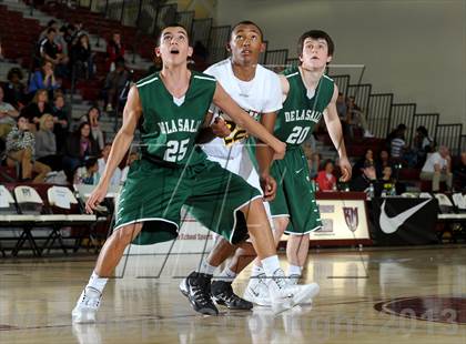 Thumbnail 1 in De La Salle vs. Columbia Christian (MaxPreps Holiday Classic) photogallery.