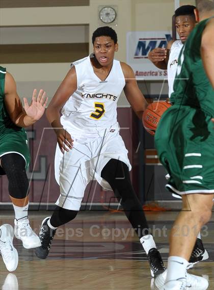 Thumbnail 2 in De La Salle vs. Columbia Christian (MaxPreps Holiday Classic) photogallery.