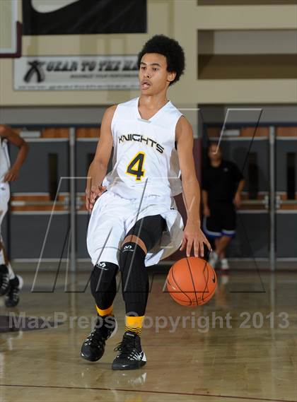 Thumbnail 3 in De La Salle vs. Columbia Christian (MaxPreps Holiday Classic) photogallery.