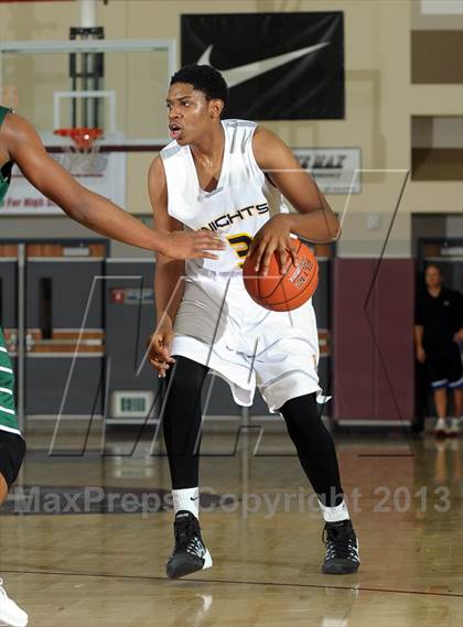 Thumbnail 3 in De La Salle vs. Columbia Christian (MaxPreps Holiday Classic) photogallery.