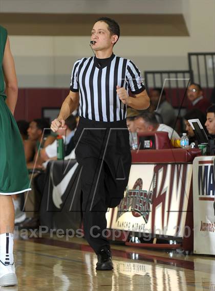Thumbnail 3 in De La Salle vs. Columbia Christian (MaxPreps Holiday Classic) photogallery.