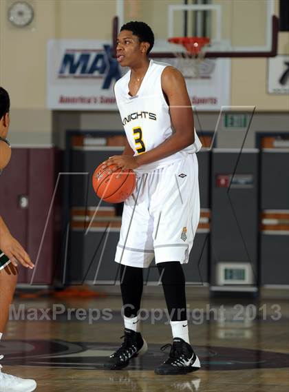 Thumbnail 2 in De La Salle vs. Columbia Christian (MaxPreps Holiday Classic) photogallery.