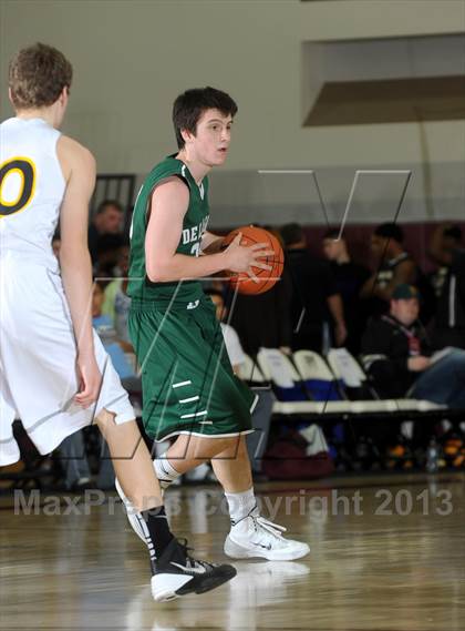 Thumbnail 2 in De La Salle vs. Columbia Christian (MaxPreps Holiday Classic) photogallery.