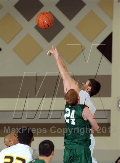 Thumbnail 3 in De La Salle vs. Columbia Christian (MaxPreps Holiday Classic) photogallery.