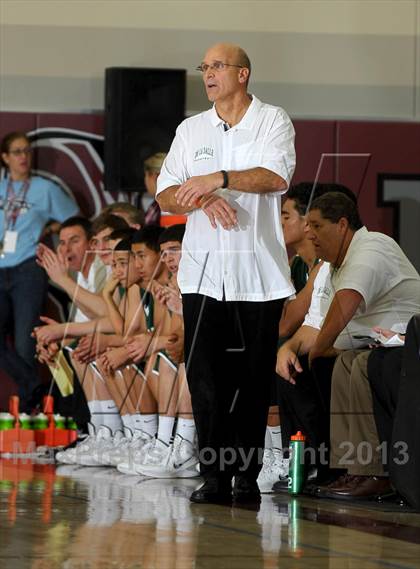 Thumbnail 2 in De La Salle vs. Columbia Christian (MaxPreps Holiday Classic) photogallery.