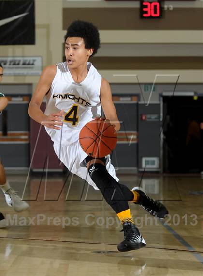Thumbnail 2 in De La Salle vs. Columbia Christian (MaxPreps Holiday Classic) photogallery.