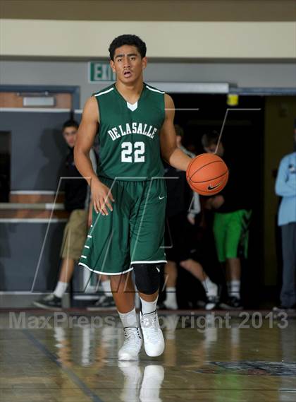 Thumbnail 2 in De La Salle vs. Columbia Christian (MaxPreps Holiday Classic) photogallery.