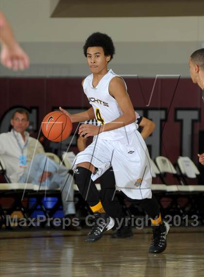 Thumbnail 2 in De La Salle vs. Columbia Christian (MaxPreps Holiday Classic) photogallery.