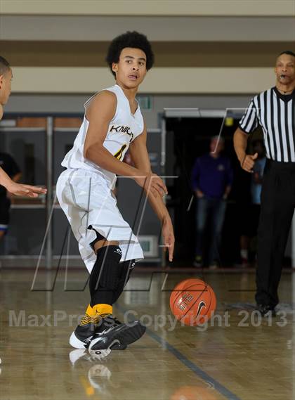 Thumbnail 3 in De La Salle vs. Columbia Christian (MaxPreps Holiday Classic) photogallery.