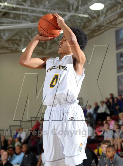 Thumbnail 2 in De La Salle vs. Columbia Christian (MaxPreps Holiday Classic) photogallery.