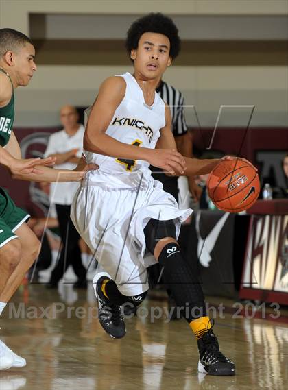 Thumbnail 2 in De La Salle vs. Columbia Christian (MaxPreps Holiday Classic) photogallery.