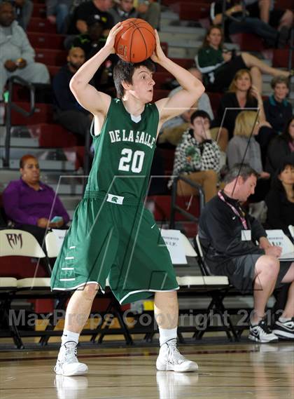 Thumbnail 2 in De La Salle vs. Columbia Christian (MaxPreps Holiday Classic) photogallery.