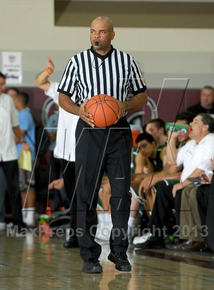 Thumbnail 3 in De La Salle vs. Columbia Christian (MaxPreps Holiday Classic) photogallery.