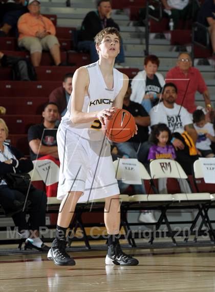 Thumbnail 1 in De La Salle vs. Columbia Christian (MaxPreps Holiday Classic) photogallery.