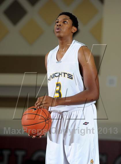 Thumbnail 3 in De La Salle vs. Columbia Christian (MaxPreps Holiday Classic) photogallery.