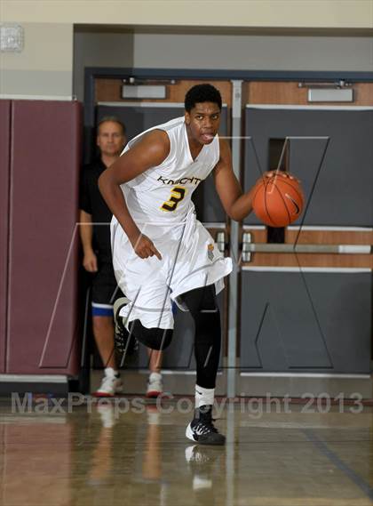 Thumbnail 1 in De La Salle vs. Columbia Christian (MaxPreps Holiday Classic) photogallery.