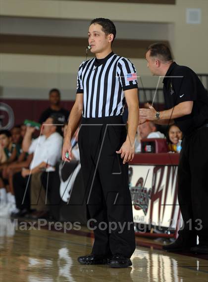 Thumbnail 2 in De La Salle vs. Columbia Christian (MaxPreps Holiday Classic) photogallery.