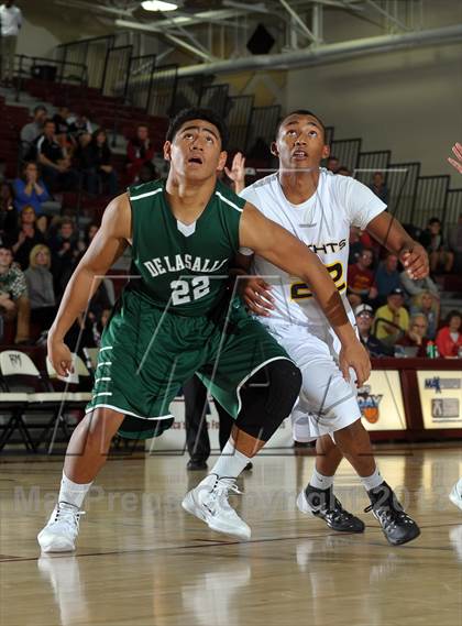 Thumbnail 2 in De La Salle vs. Columbia Christian (MaxPreps Holiday Classic) photogallery.