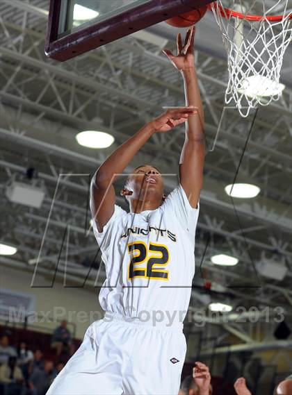 Thumbnail 1 in De La Salle vs. Columbia Christian (MaxPreps Holiday Classic) photogallery.