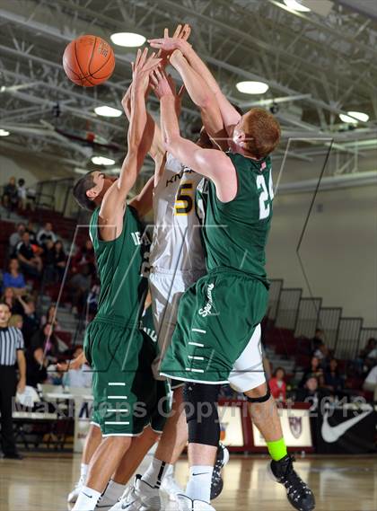 Thumbnail 3 in De La Salle vs. Columbia Christian (MaxPreps Holiday Classic) photogallery.