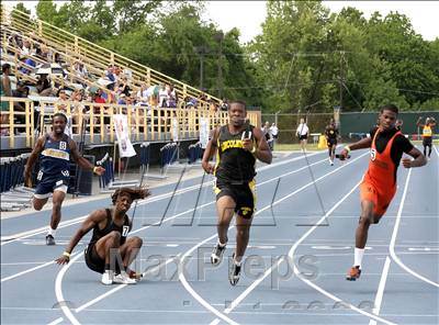 Thumbnail 3 in NCHSAA 2A State Championships (Boys Track Events) photogallery.
