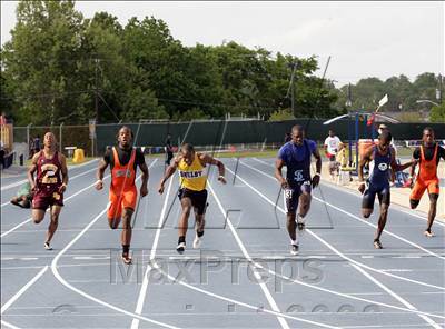 Thumbnail 2 in NCHSAA 2A State Championships (Boys Track Events) photogallery.
