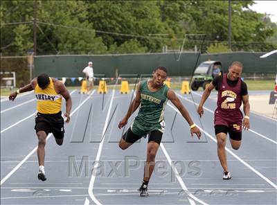 Thumbnail 1 in NCHSAA 2A State Championships (Boys Track Events) photogallery.