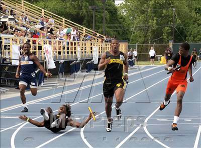 Thumbnail 2 in NCHSAA 2A State Championships (Boys Track Events) photogallery.