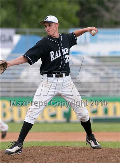 Thumbnail 3 in Roseville vs. Stillwater (Section 4AAA Playoffs) photogallery.